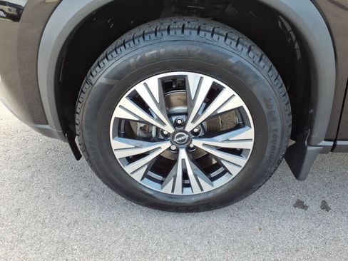 Used 2022 Nissan Rogue SV AWD/4WD image 9