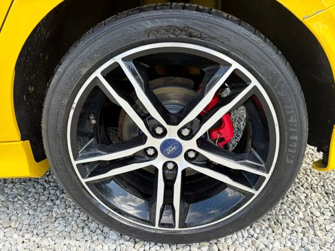 Used 2017 Ford Focus ST FWD image 9