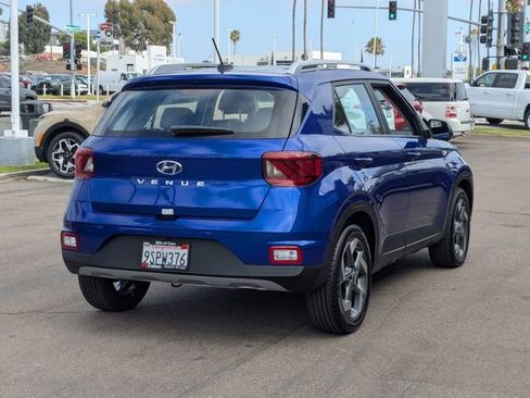 Used 2025 Hyundai Venue Limited FWD image 4