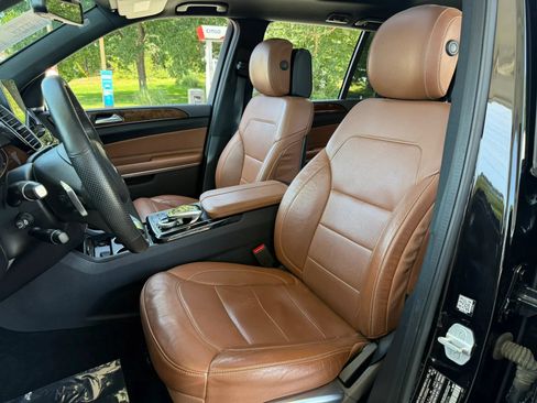 Used 2017 Mercedes-Benz GLS 550 4MATIC w/ Driver Assistance Package image 28