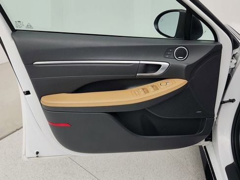 Used 2023 Hyundai Sonata Limited w/ Preferred Accessory Package image 11