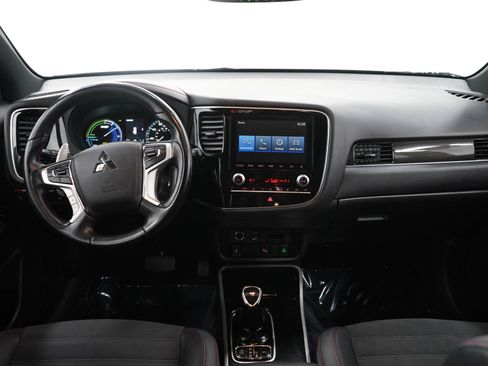 Used 2022 Mitsubishi Outlander 4WD Plug-In Hybrid image 16