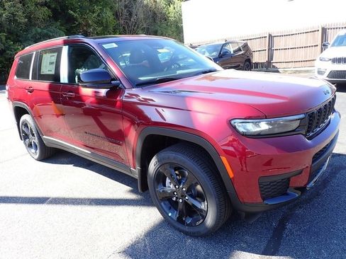 New 2025 Jeep Grand Cherokee L Altitude image 9