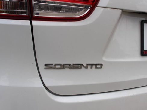 Used 2017 Kia Sorento FWD image 39