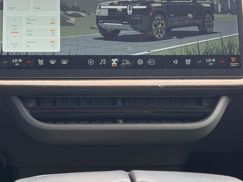 Used 2022 Rivian R1T Adventure AWD/4WD image 42