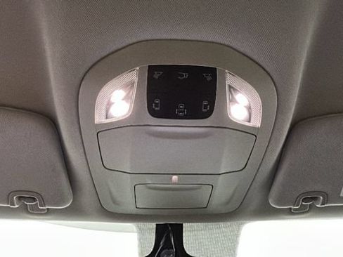 Used 2024 Chrysler Pacifica Touring-L FWD image 25