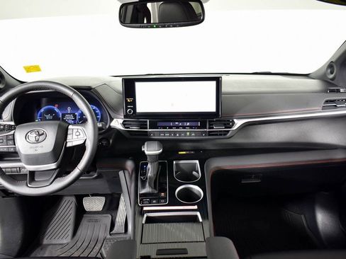 Used 2025 Toyota Sienna XSE w/ XSE Plus Package image 40