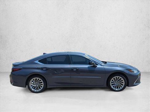 Used 2023 Lexus ES 300h Ultra Luxury w/ Accessory Package (Z2) FWD image 3