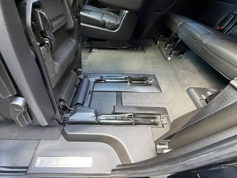 Used 2021 Chevrolet Tahoe Z71 AWD/4WD image 28