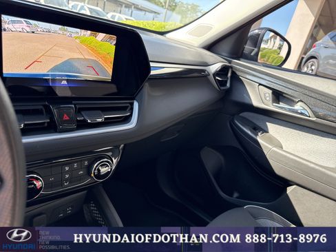Used 2025 Chevrolet TrailBlazer LT FWD image 9