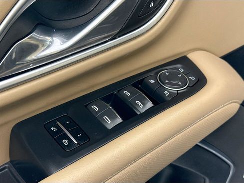 Used 2024 Chevrolet Suburban Premier image 28