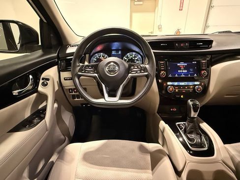 Used 2020 Nissan Rogue Sport SV FWD image 26