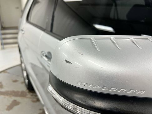 Used 2015 Ford Explorer Limited image 32