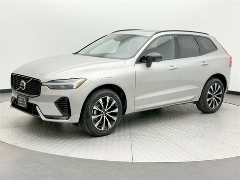 Certified 2025 Volvo XC60 B5 Plus image 1