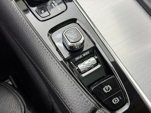 Used 2018 Volvo XC90 T8 Momentum w/ Convenience Package image 32