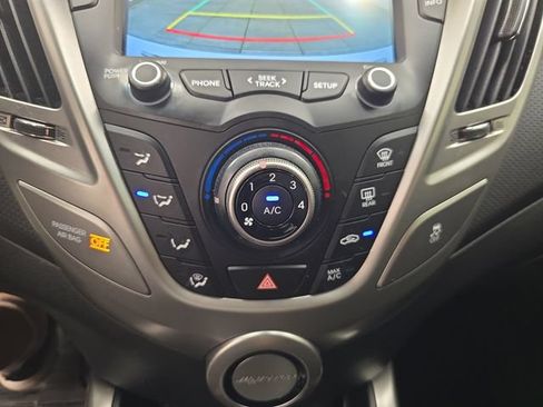 Used 2016 Hyundai Veloster FWD image 21