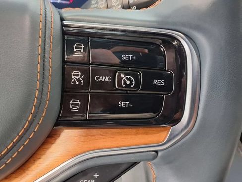 Used 2022 Jeep Grand Wagoneer Series II AWD/4WD image 10