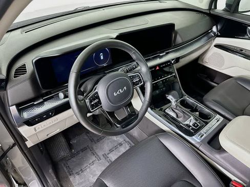Used 2023 Kia Carnival SX Prestige image 2