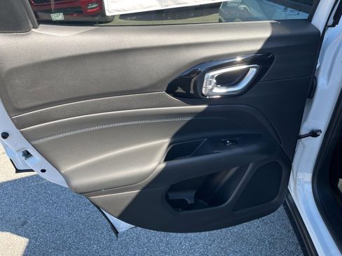 New 2026 Jeep Compass Limited image 15