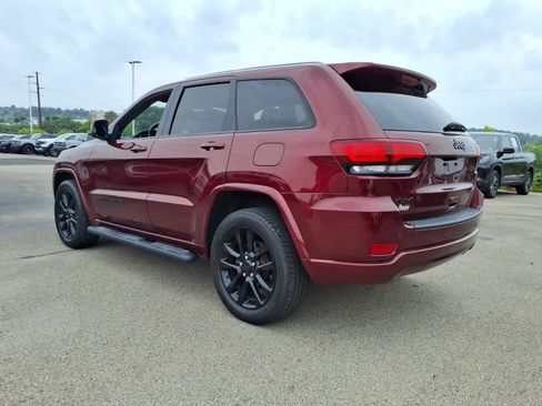 Used 2020 Jeep Grand Cherokee Altitude AWD/4WD image 4