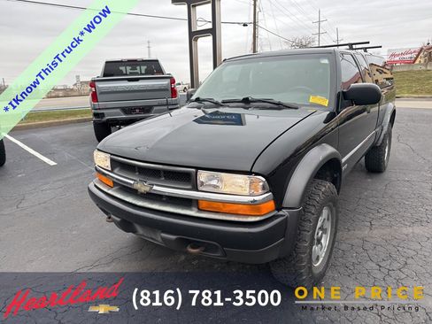 Used 2000 Chevrolet S10 Pickup LS w/ Preferred Equipment Group image 4