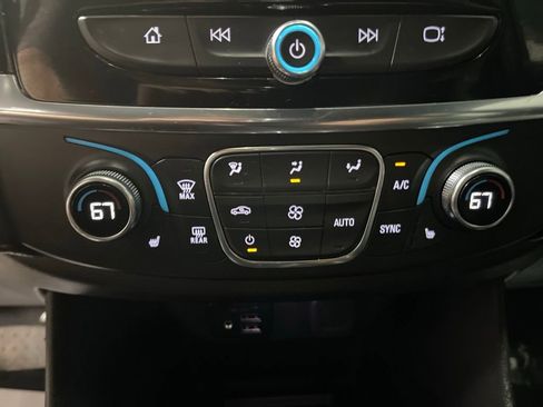 Used 2023 Chevrolet Traverse RS FWD image 18