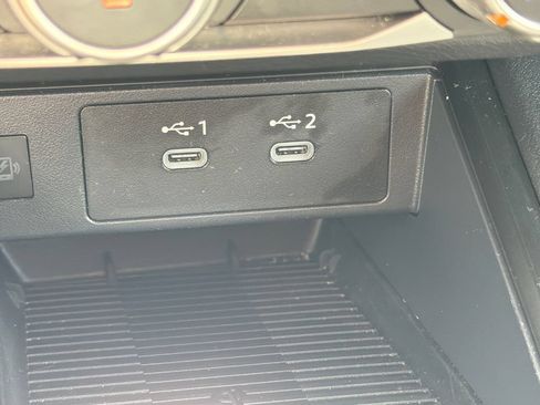 Used 2025 Nissan Kicks SV w/ SV Premium Package FWD image 32