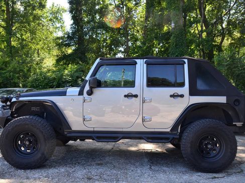 Used 2017 Jeep Wrangler Unlimited Sport w/ Connectivity Group AWD/4WD image 11