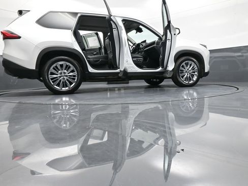 Certified 2024 Toyota Grand Highlander Platinum image 50