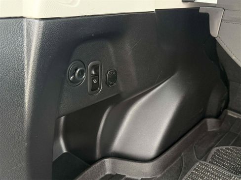 Used 2018 Subaru Forester 2.5i Touring image 31