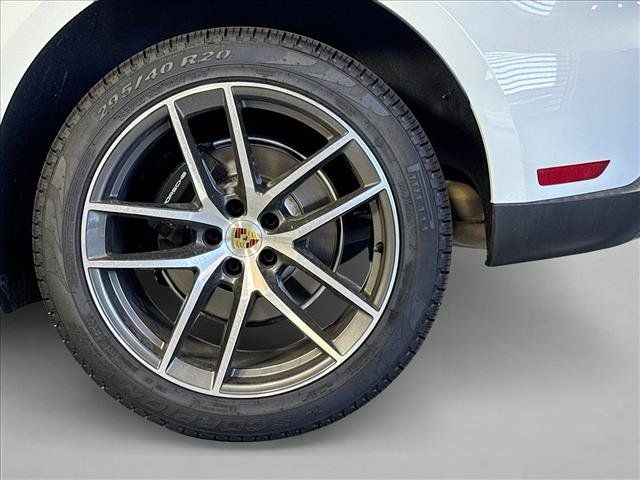 Certified 2025 Porsche Macan AWD/4WD image 24