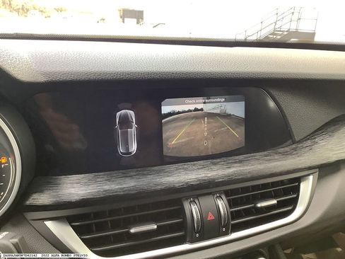 Used 2022 Alfa Romeo Stelvio Sprint image 8