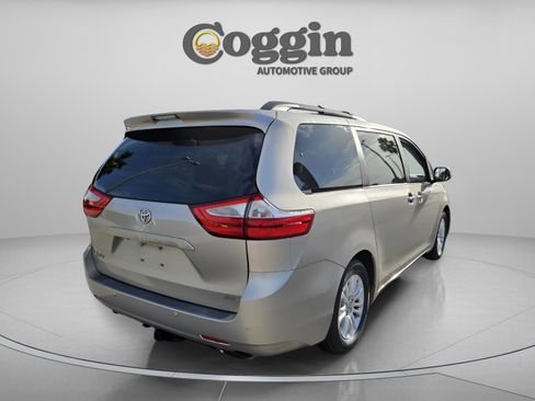 Used 2015 Toyota Sienna XLE image 5