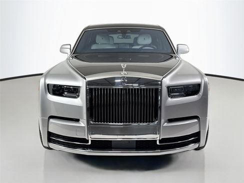 Used 2023 Rolls-Royce Phantom Sedan RWD image 11