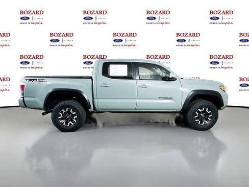 Used 2022 Toyota Tacoma TRD Off-Road image 9