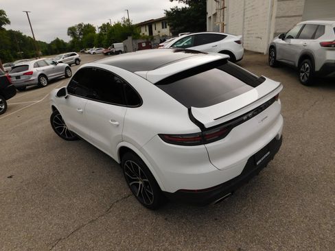 Used 2021 Porsche Cayenne Coupe AWD/4WD image 7