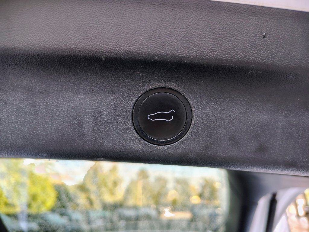Used 2022 Tesla Model Y Performance AWD/4WD image 17