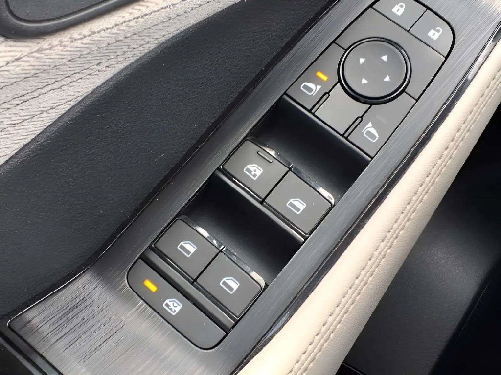 Used 2023 Nissan Rogue SV FWD image 19