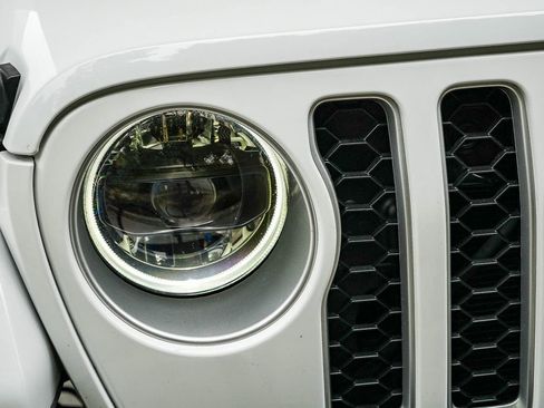 Used 2023 Jeep Wrangler Unlimited Sahara AWD/4WD image 8