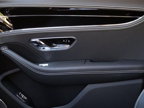 New 2026 Bentley Flying Spur Plug-In Hybrid image 15