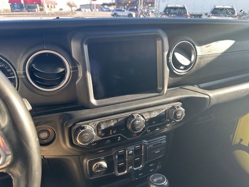 Used 2022 Jeep Wrangler Unlimited Sahara w/ Cold Weather Group image 16