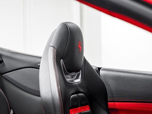 Used 2020 Ferrari Portofino RWD image 31