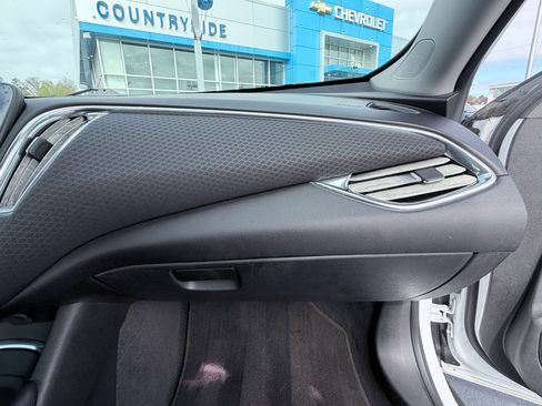 Used 2017 Chevrolet Malibu LT image 18