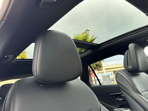 Used 2025 Mercedes-Benz GLC 300 4MATIC image 16