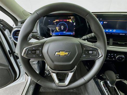 New 2026 Chevrolet Trax LT w/ Sunroof Package image 6