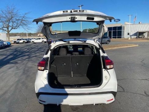 Used 2021 Nissan Kicks S image 9