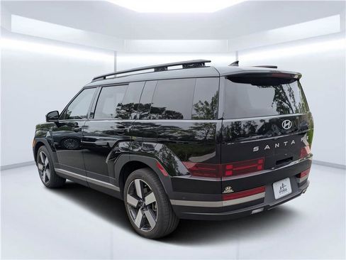Used 2025 Hyundai Santa Fe Limited FWD image 5