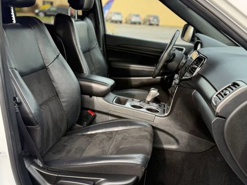 Used 2021 Jeep Grand Cherokee Laredo X image 14