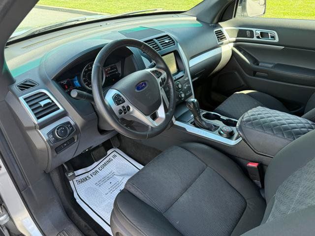 Used 2015 Ford Explorer XLT w/ Equipment Group 201A AWD/4WD image 10