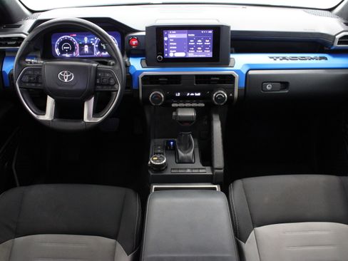 Used 2025 Toyota Tacoma TRD Off-Road AWD/4WD image 29